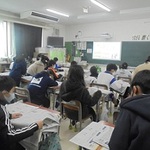 震災と新型コロナ報道から 神戸・小束山小 本紙社員が授業