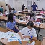 小学生が8業種の仕事体験 「夏休みの思い出」新聞作り 神戸・須磨