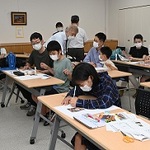 できた、思い出新聞 神戸・東灘 親子新聞教室に小学生ら14人