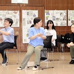 尼崎 気になる記事を基に創作劇 23人参加、壁新聞を作り脚色