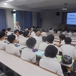 新聞記事から始まる「探究的な学び」 芦屋・甲南高で出前授業