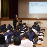 トライやる新聞を作ろう　舞子中で出前授業