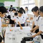気になる記事で壁新聞作り　明石・中崎小